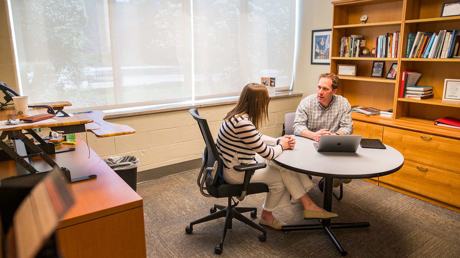 SEHD student meeting with a faculty member during office hours to discuss internship opportunities.