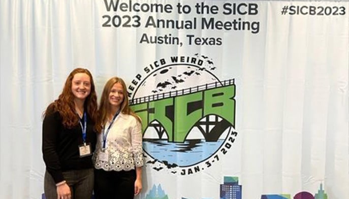 Fairfield undergraduates Jada Ormsbee '24 and Caroline Potter '23 at the Society for Integrative and Comparative Biology annual meeting in Austin, Texas this past January.