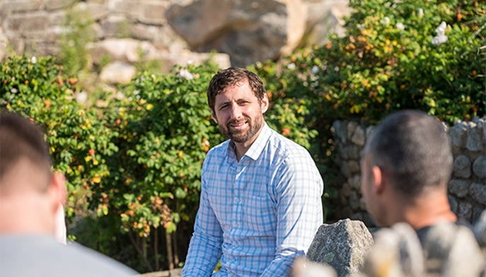 Phil Klay talks with MFA students in a writers workshop on Enders Island.