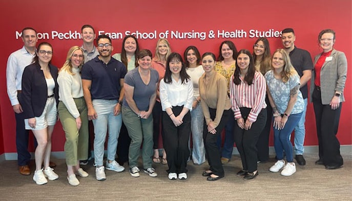 Austin nurse anesthesia residents, flanked by Drs. Belmont and Cromwell.