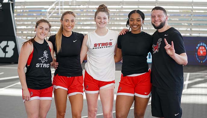 (l-r): Kaety L’Amoreaux, Emina Selimovic, Meghan Andersen, Raiana Brown, Assistant Coach Blake DuDonis