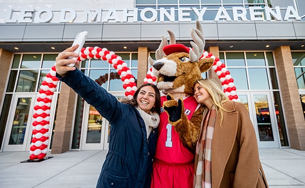 Social media interns pose for a selfie with Fairfield's Lucas the Stag mascot at the Mahoney Arena grand opening.