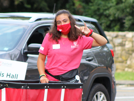 Fairfield Student at Move-In Day
