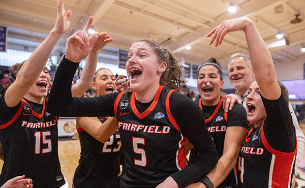 Meghan Andersen '27 and her teammates celebrate her 30-point performance in the Jan. 4 win at Niagara.